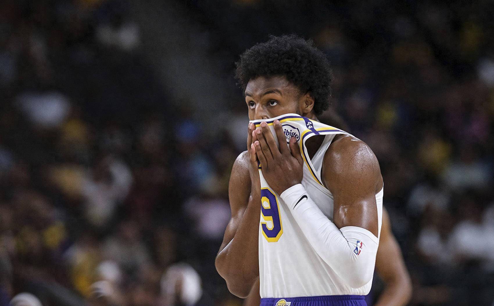 关于出色发挥引发热议！，浓眉哥在切尔西比赛中最后时刻胜出引发球迷热议的信息